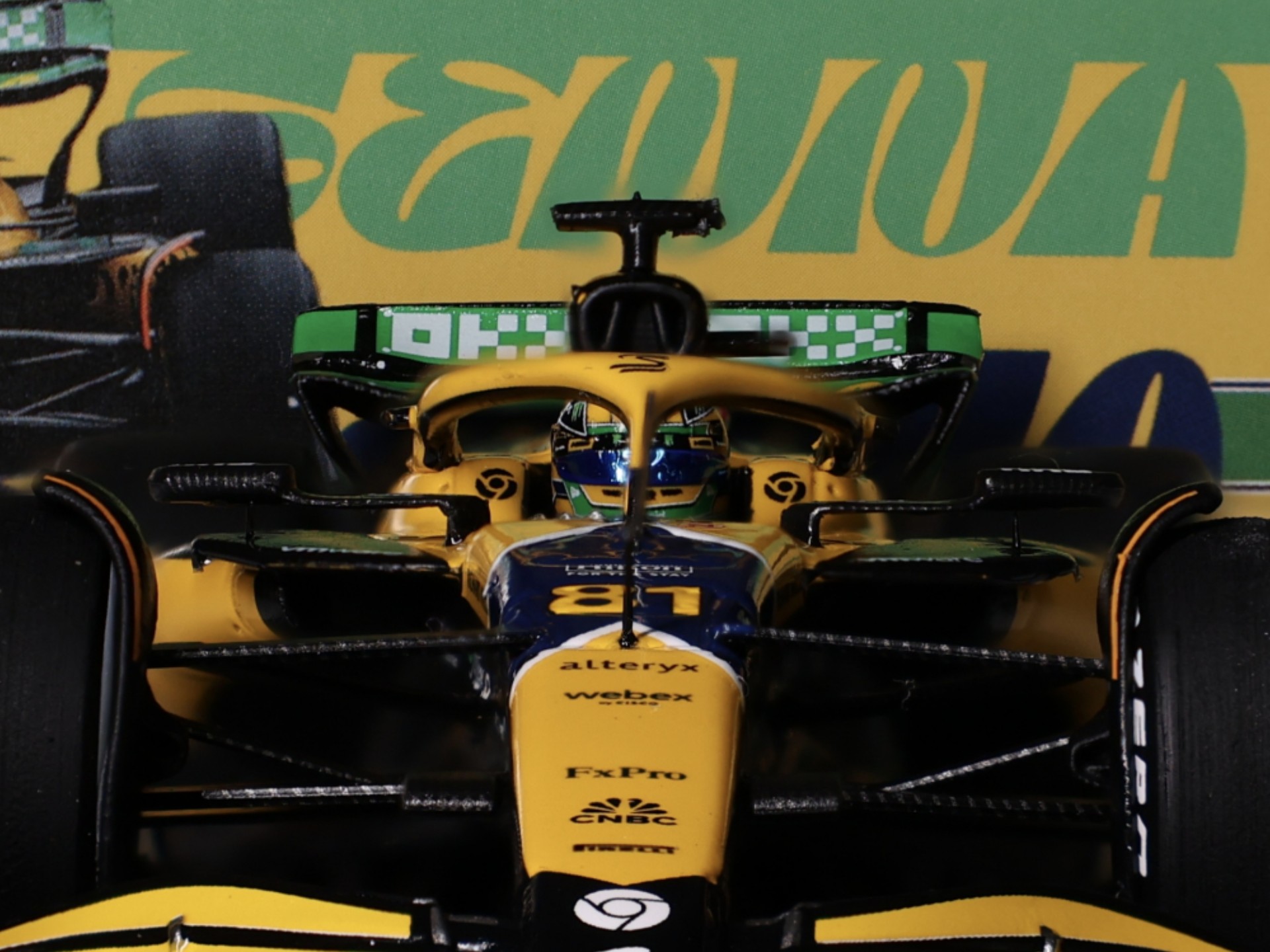 迈凯伦横扫索伯车队，皮亚斯特里统治全场