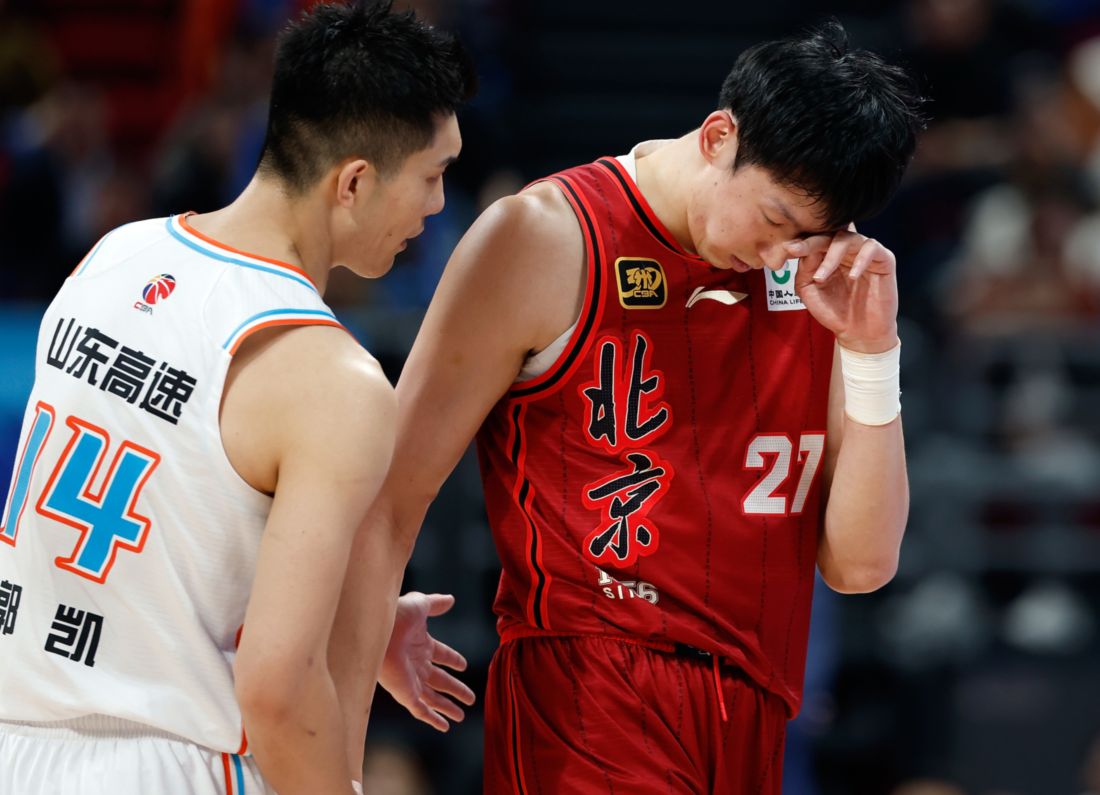 爵士轻取勇士，周琦统治全场