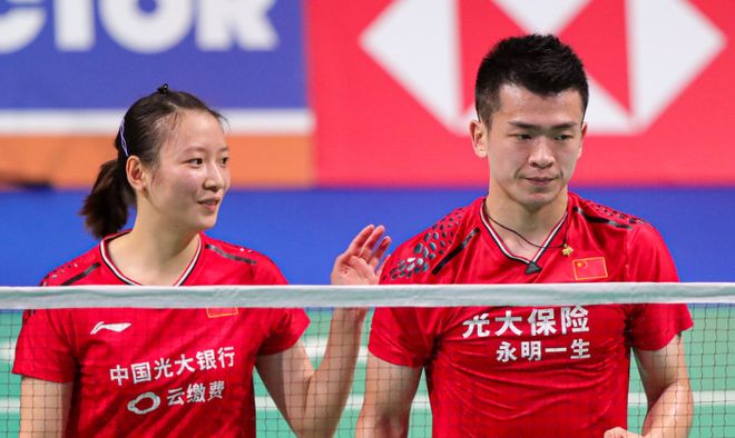 韩国队逆转丹麦队，黄鸭组合点燃赛场