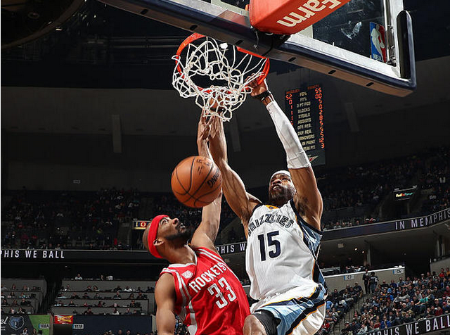 尼克斯险胜勇士,拉文扛起全队 尼克斯险胜勇士,拉文扛起全队