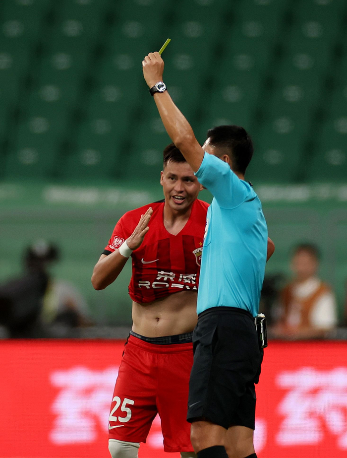 北京国安客场不敌上海上港,遭受失败 北京国安客场不敌上海上港,遭受失败