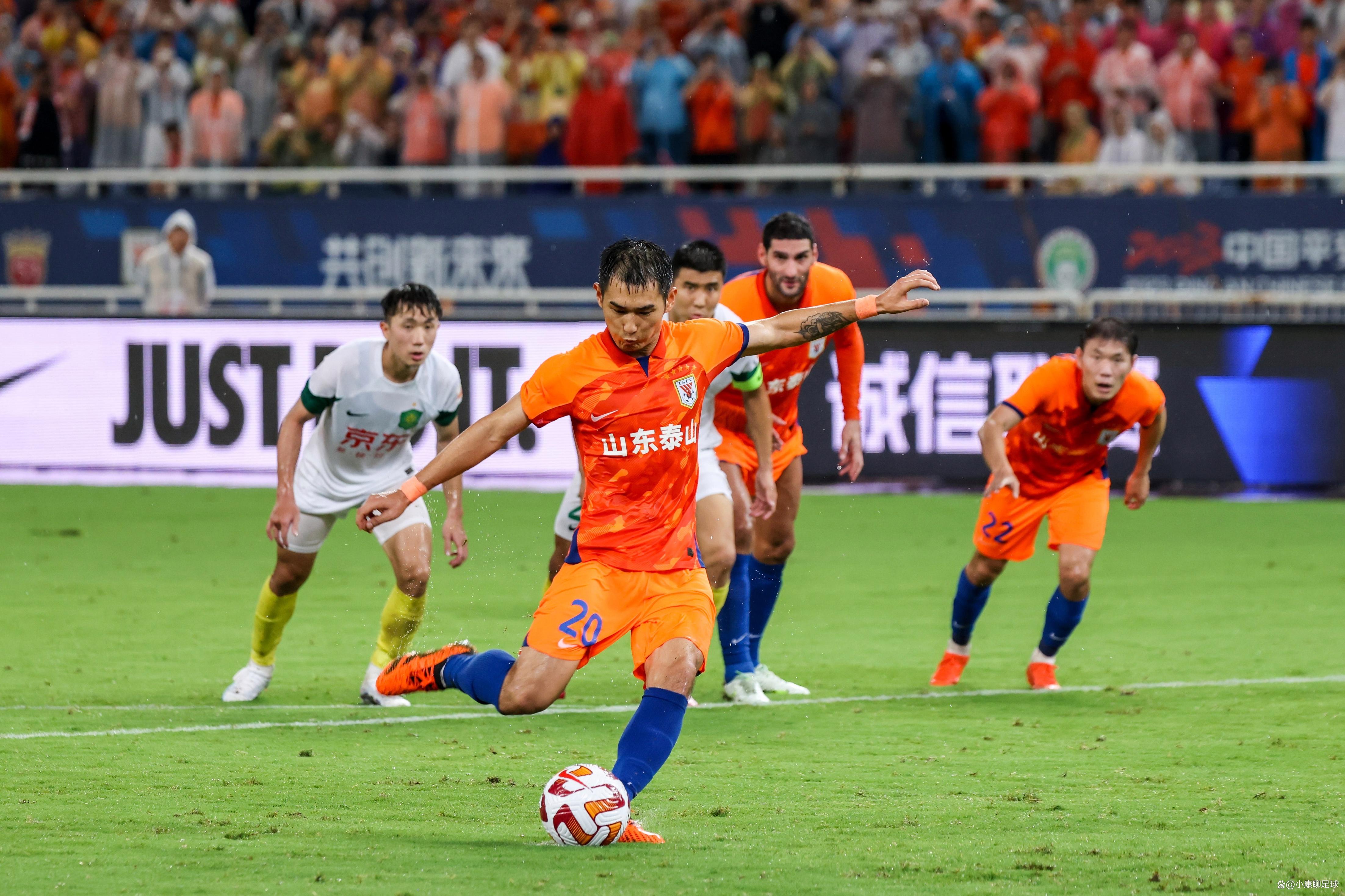 球队全面发力,横扫对手轻松晋级 球队全面发力,横扫对手轻松晋级