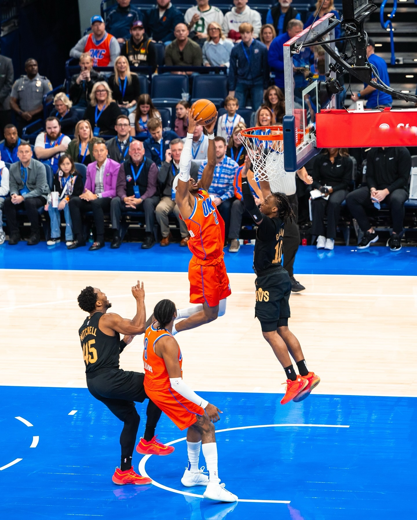 比赛中球员单挑对手,技惊四座 比赛中球员单挑对手,技惊四座