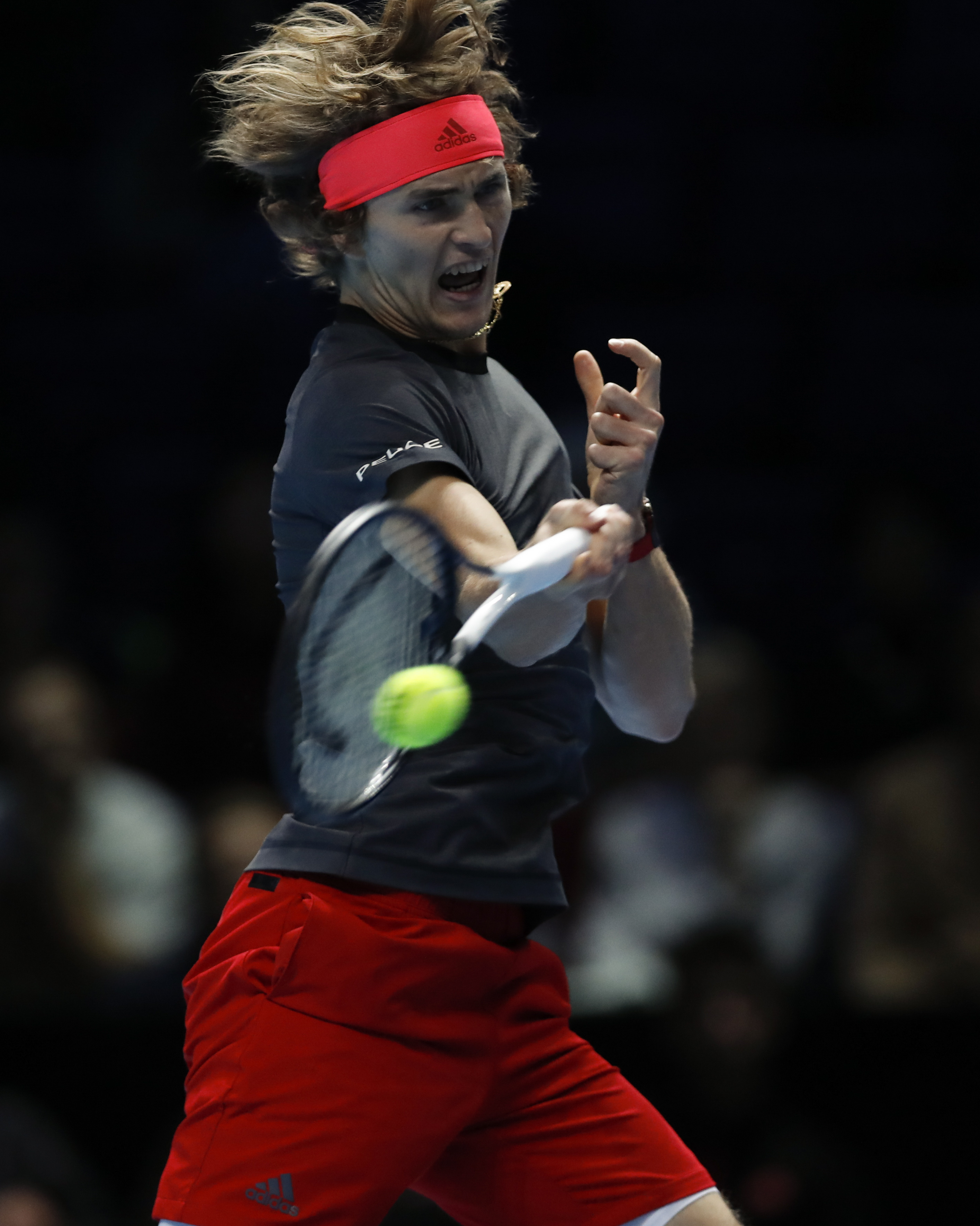 法网逆转年终总决赛,兹维列夫高光表现 法网逆转年终总决赛,兹维列夫高光表现