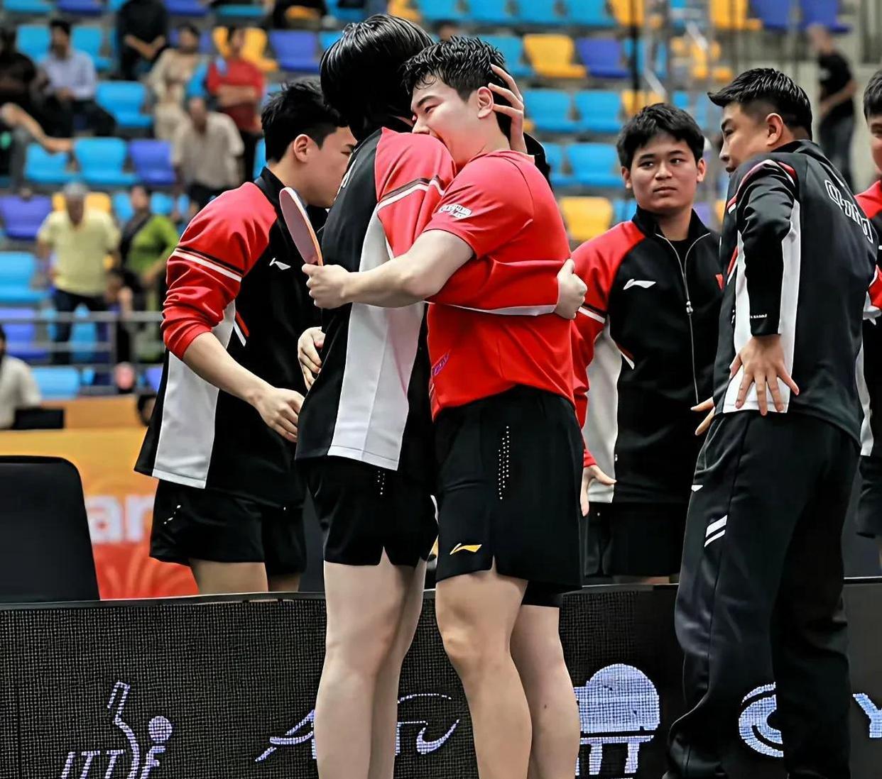 英国乒乓球队逆转日本乒乓球队，王皓制霸全场