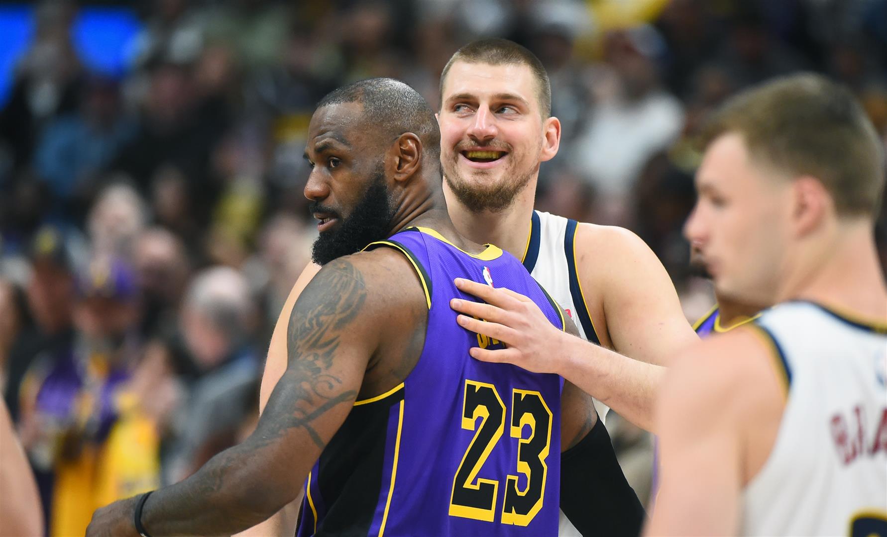 掘金碾压灰熊，德罗赞惊艳四座