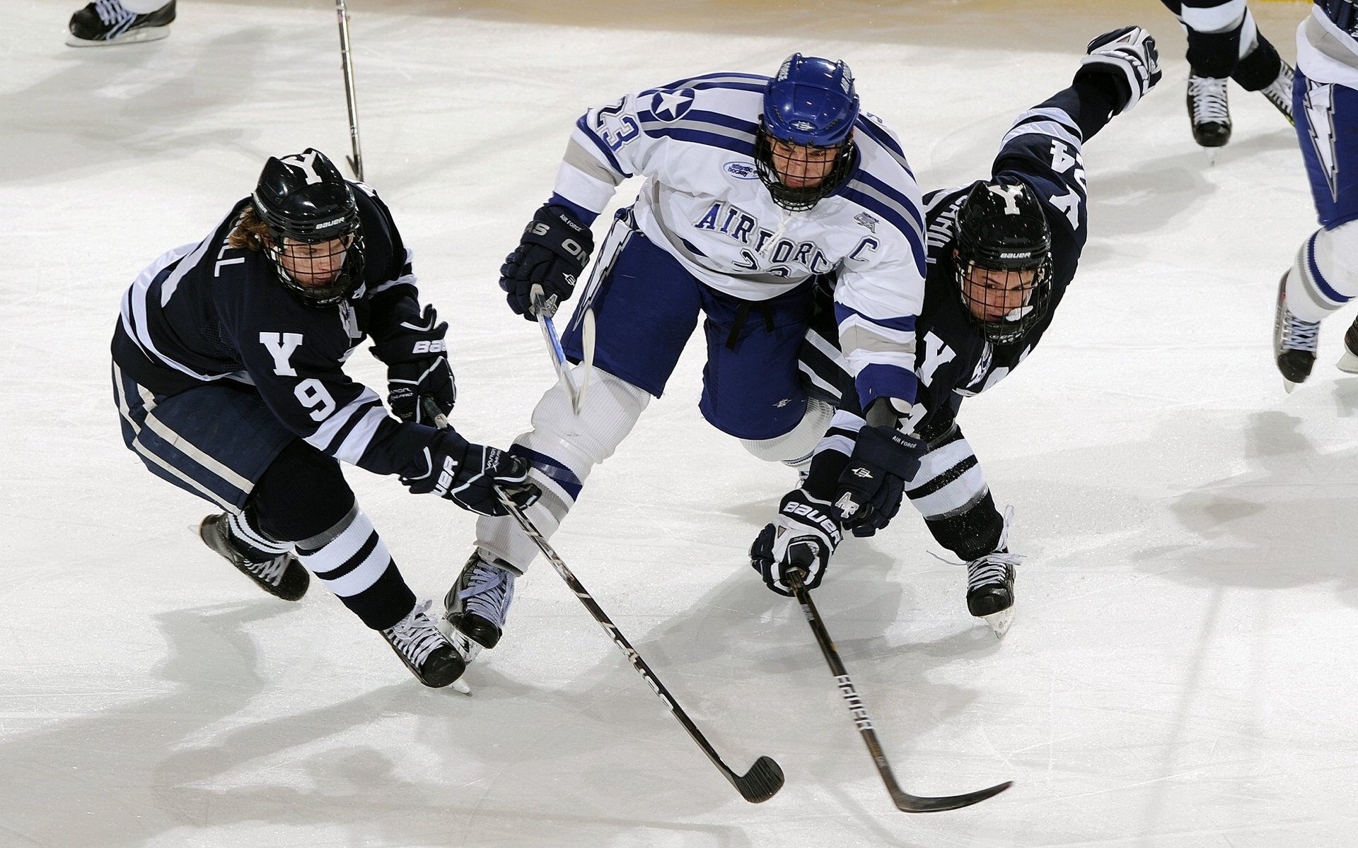 鹈鹕对阵掘金，詹姆斯如何以独特节奏带动全队