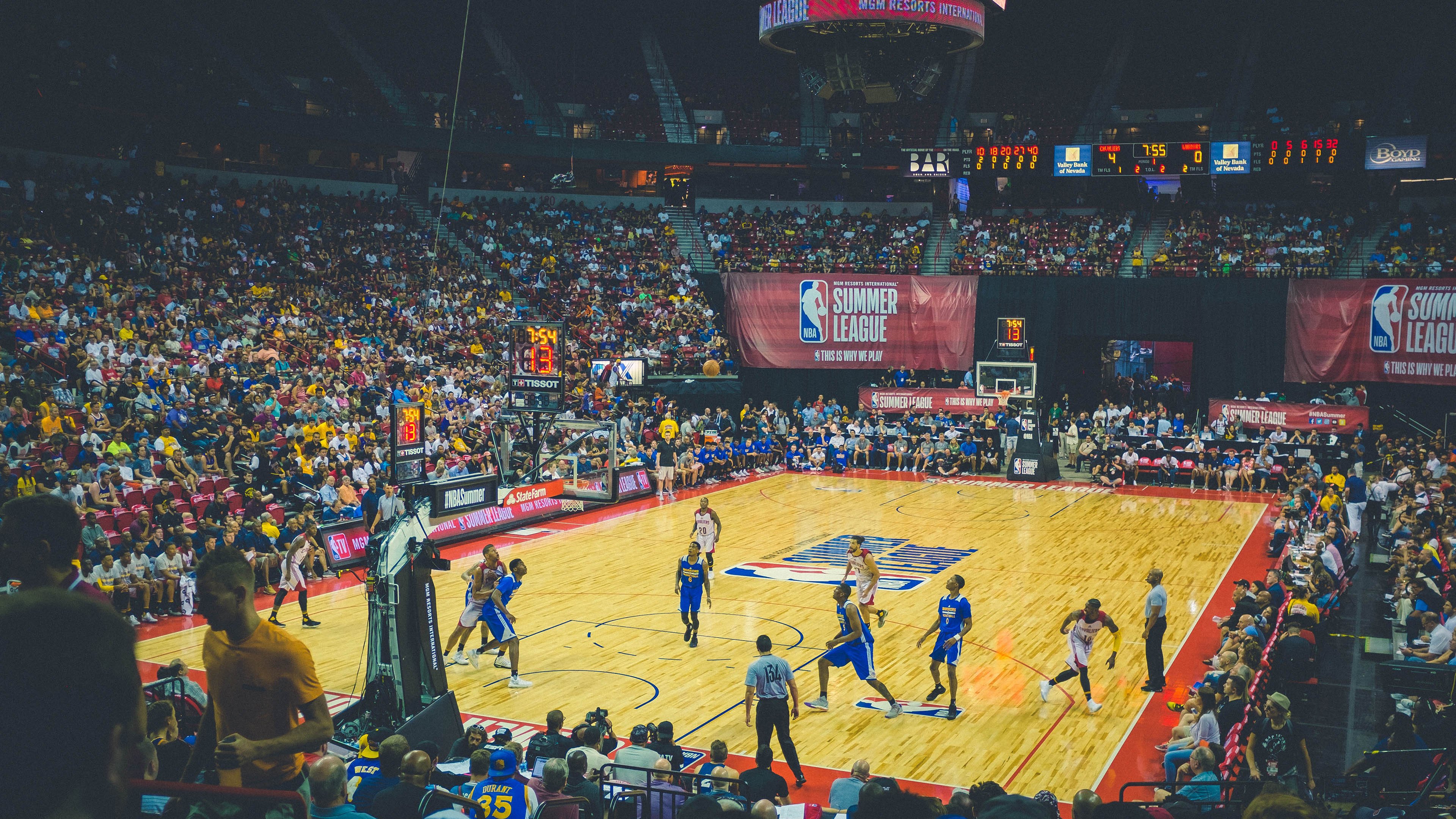 德甲争冠战焦点战，魔术关键战突围开拓者